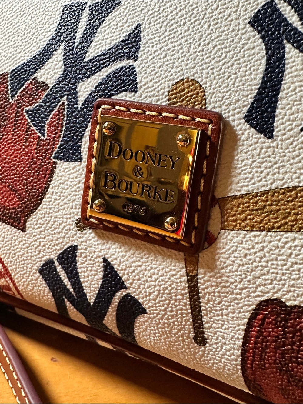 Dooney & Bourke New York Yankees Print Zip Zip Satchel – White/Brown - Picture 2 of 6